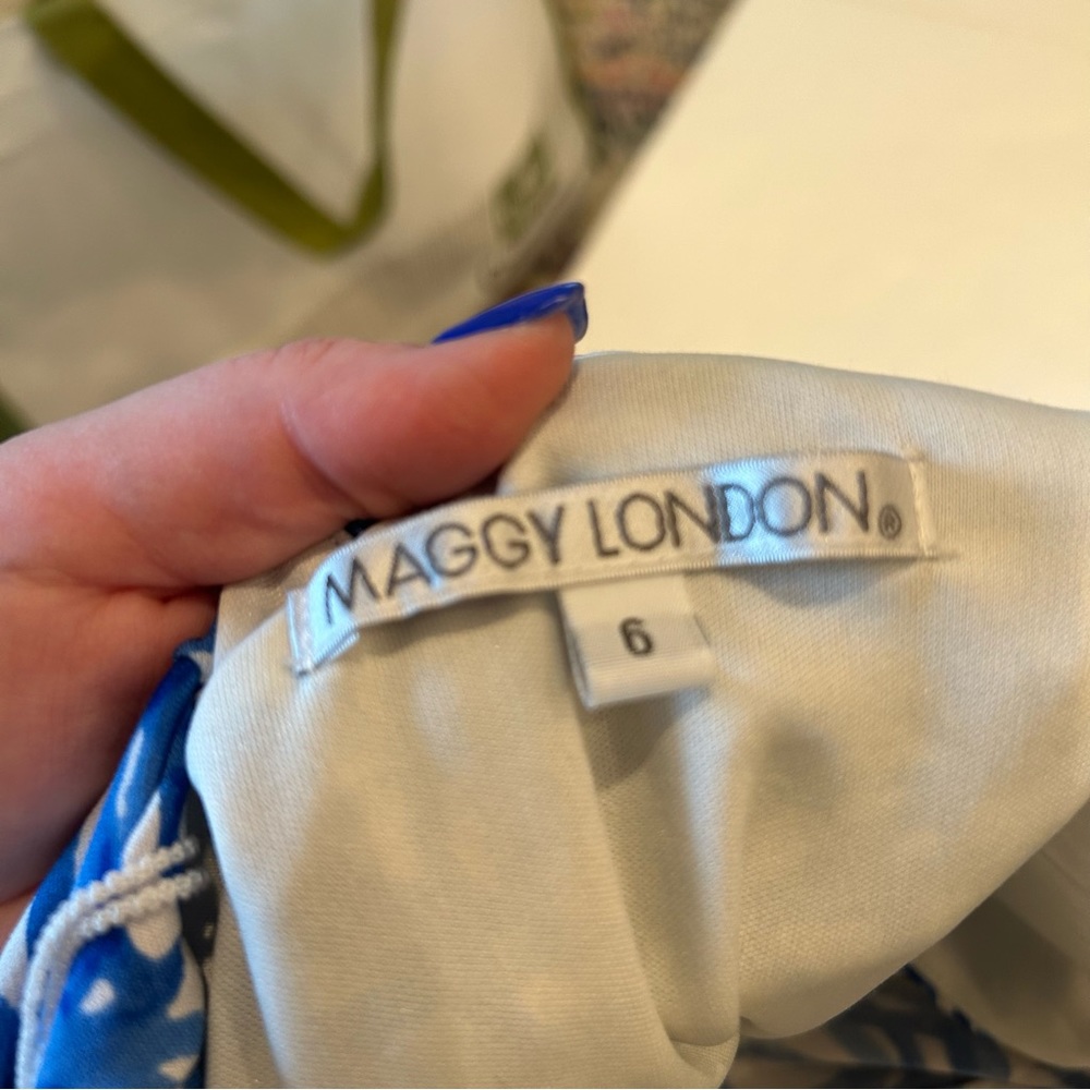 Maggy London blue white abstract print ruched front midi dress - Picture 9 of 9